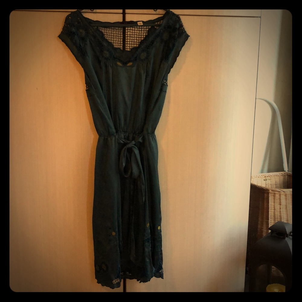 Peackock color sleeveless , brocade details